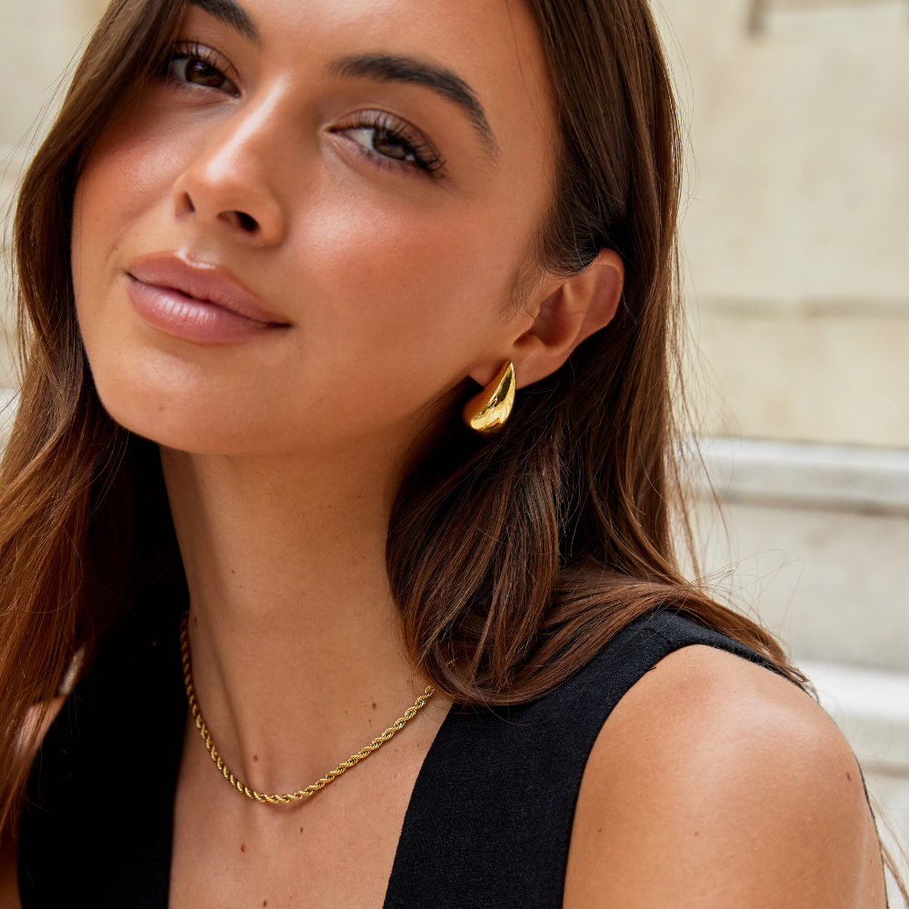 Gold Drop-Shaped Earrings Ame