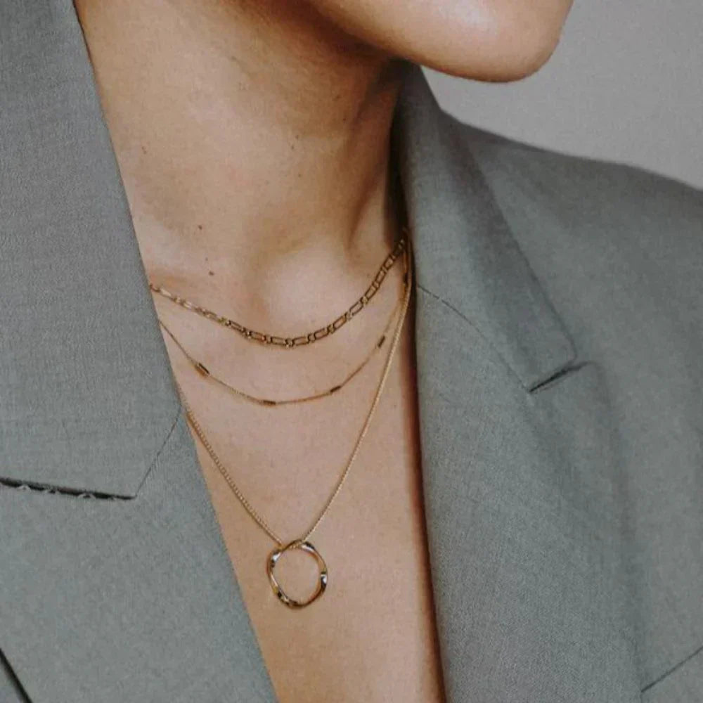 Three-row gold open round necklace