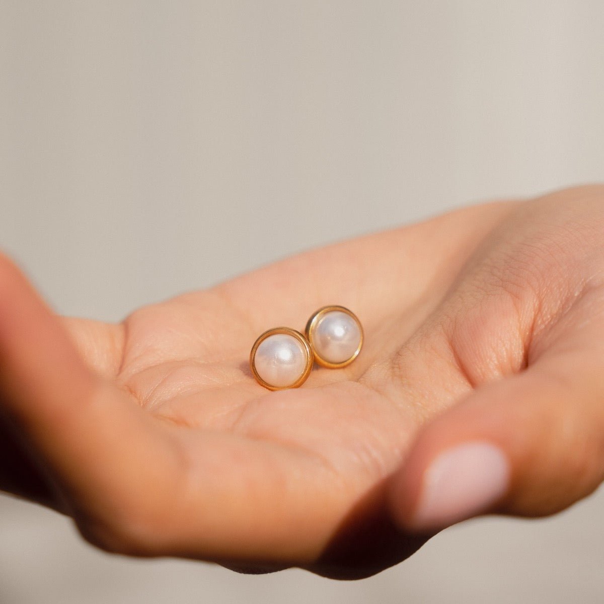 Solitaire Pearl Earrings 18K Gold Plated