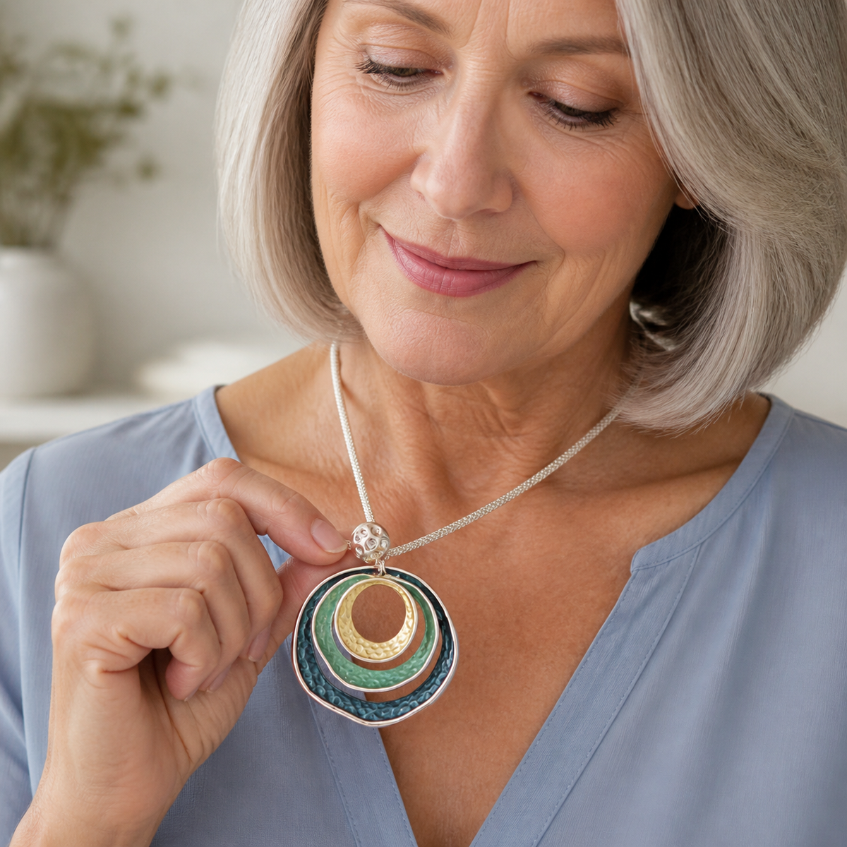 Artistic Layered Circle Pendant Necklace