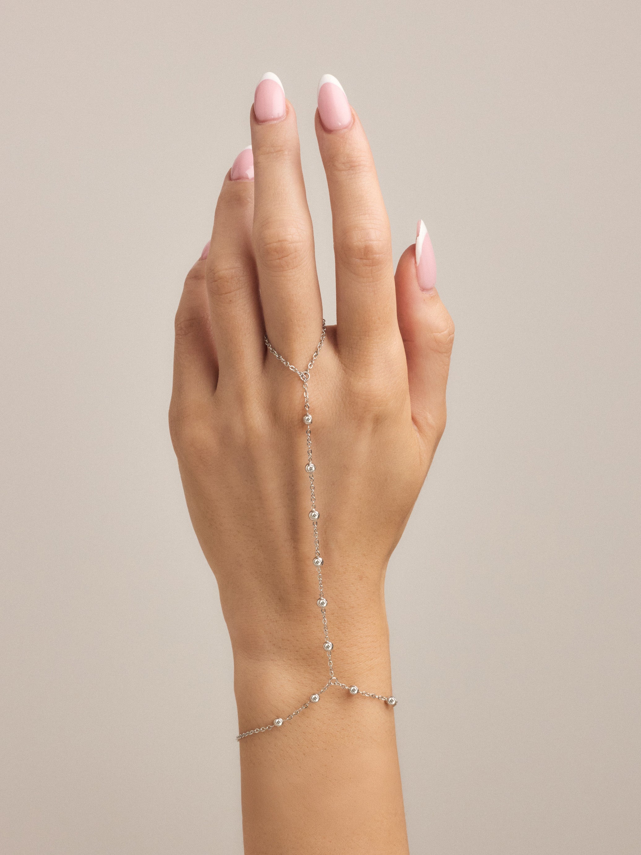 Amoura Hand Chain
