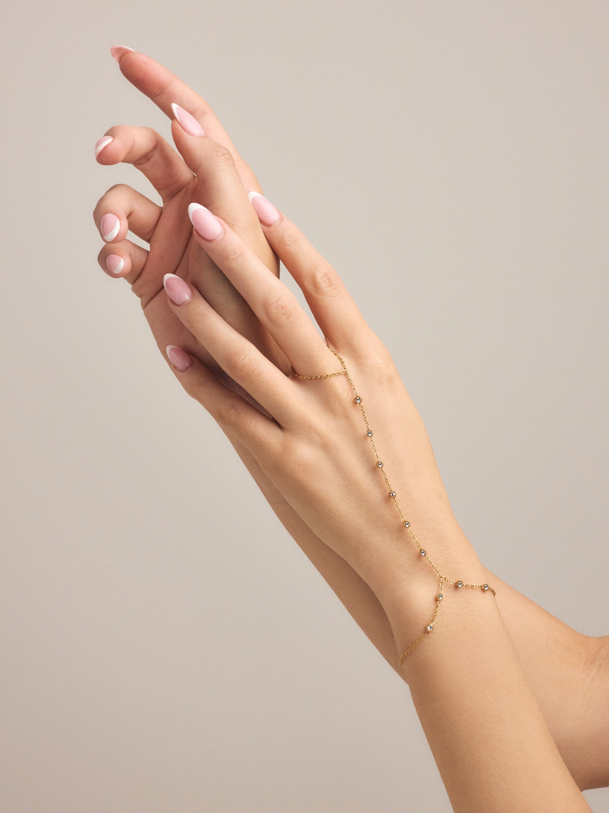 Amoura Hand Chain
