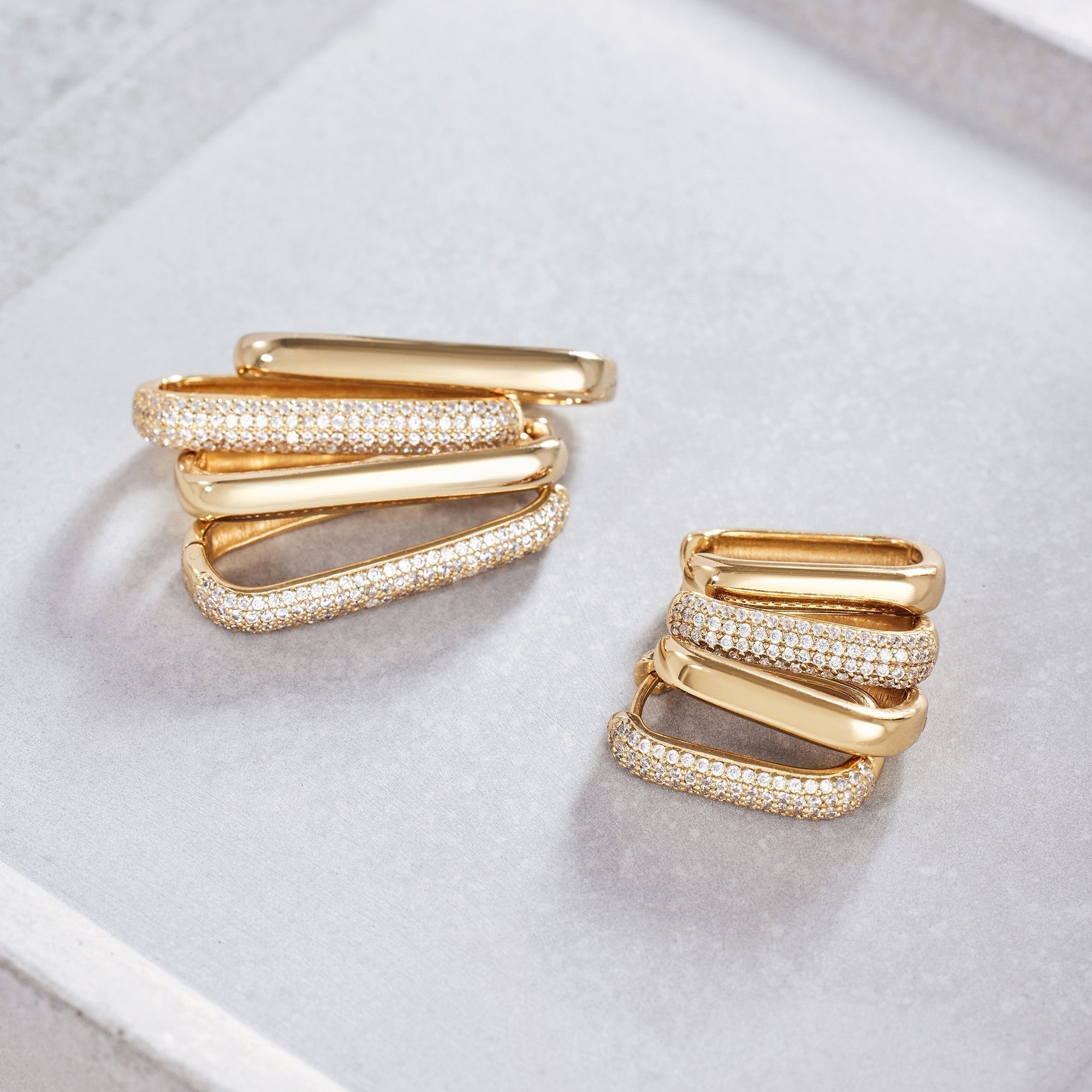 Gold Round Earrings Stora