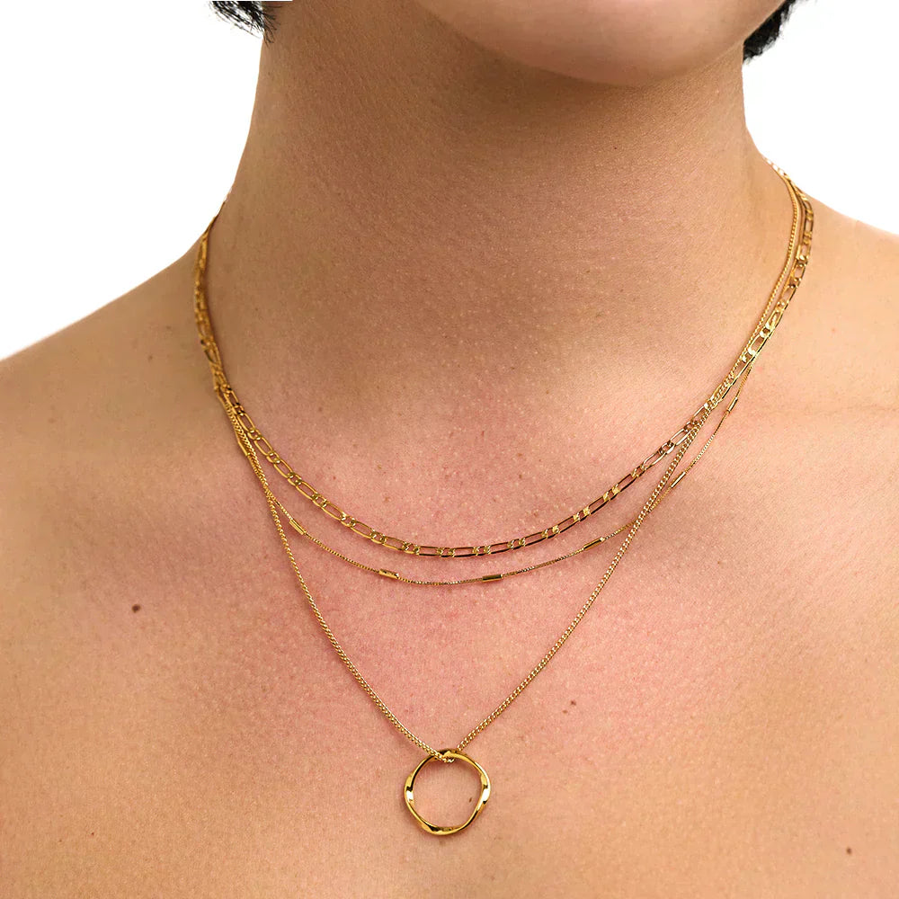 Three-row gold open round necklace