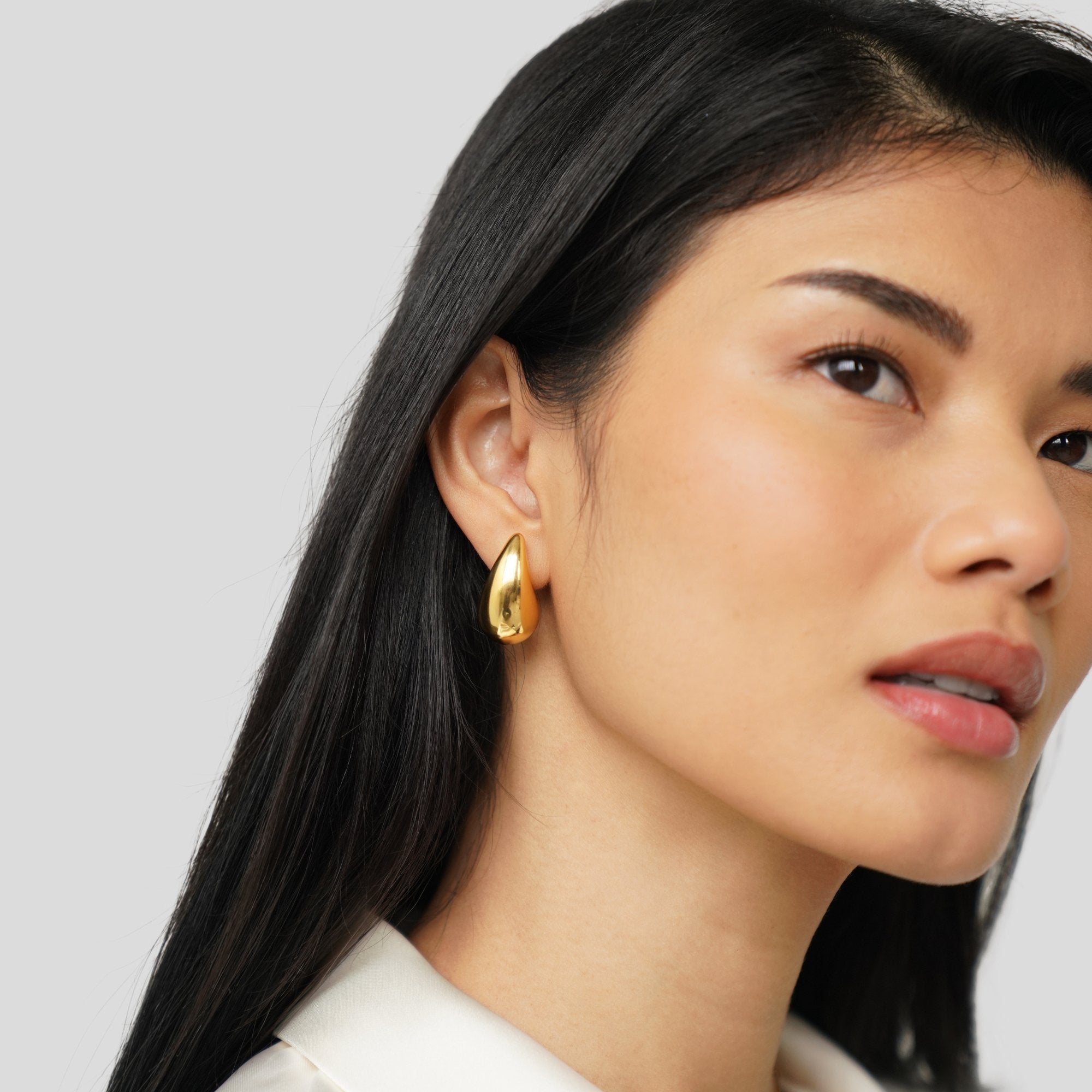 Gold Drop-Shaped Earrings Ame