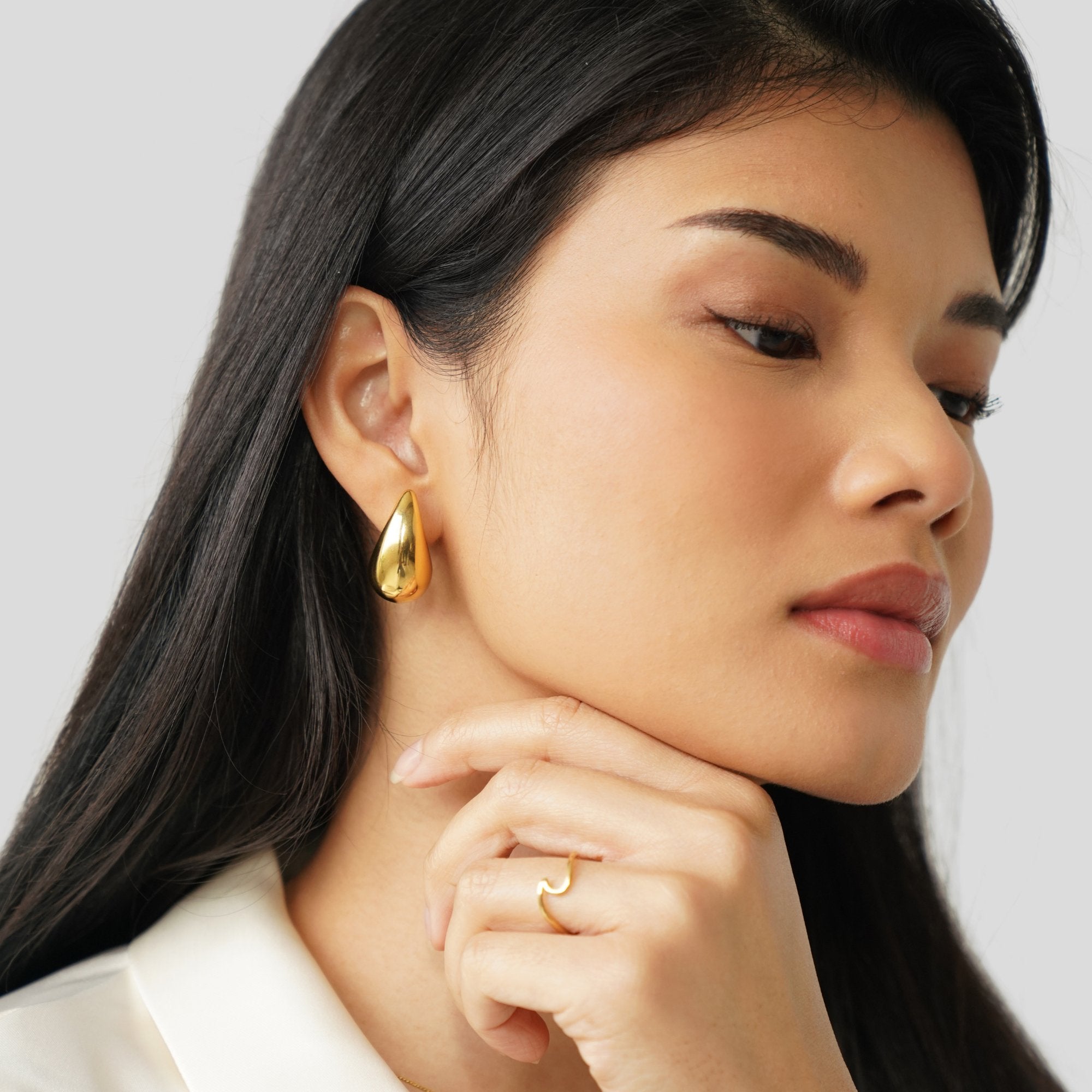 Gold Drop-Shaped Earrings Ame