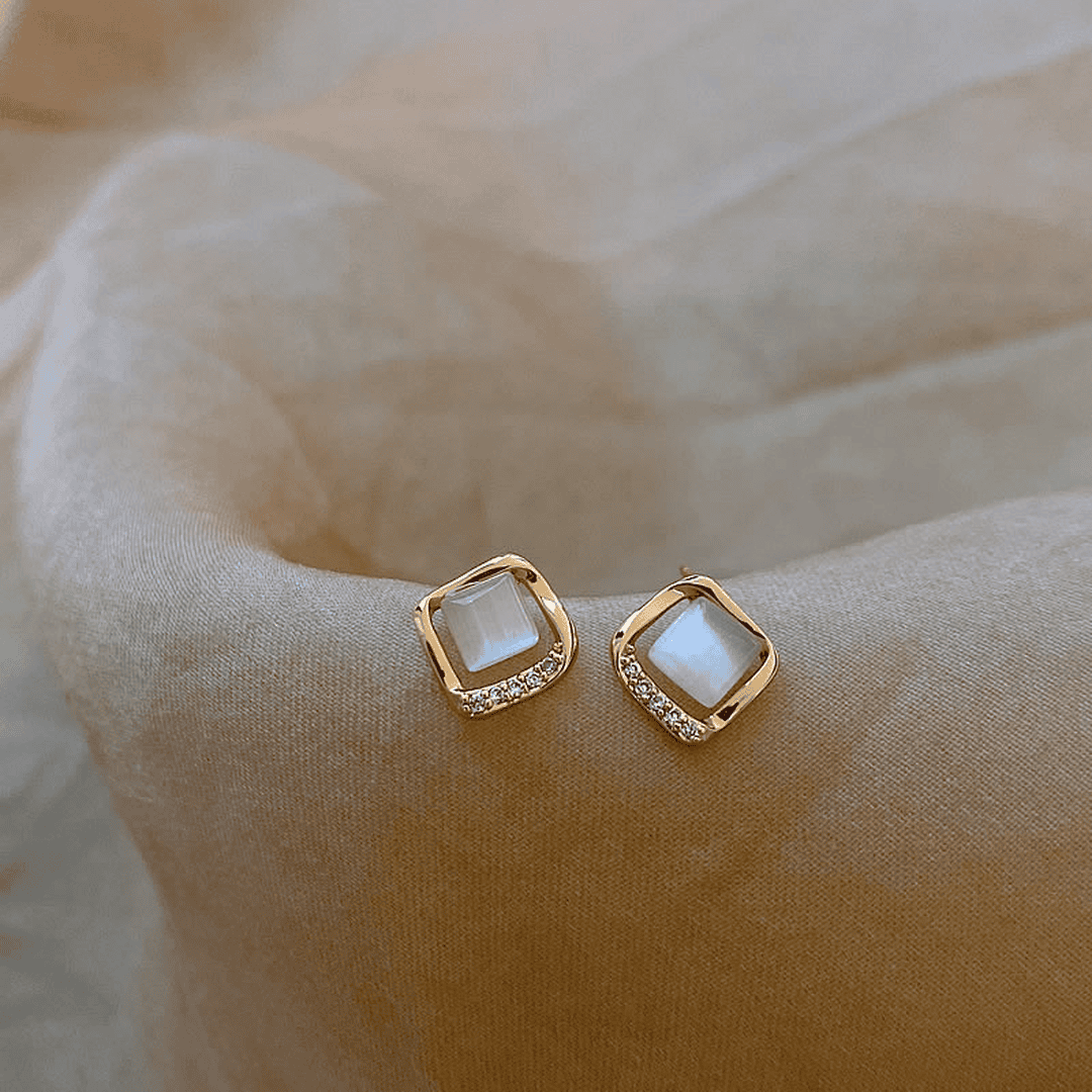 Elegant Earrings With Gold Moon Crystal