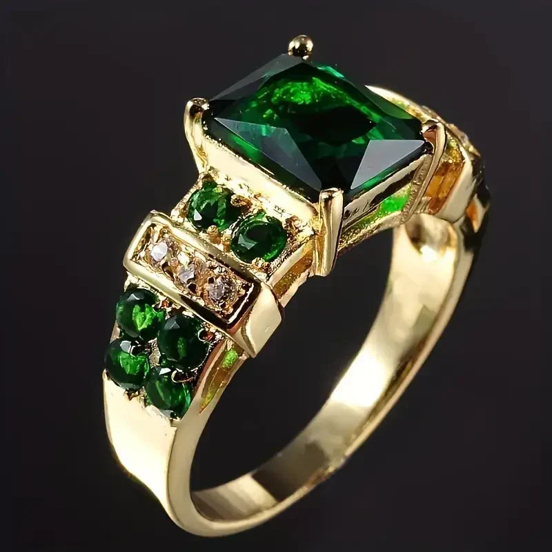 Exquisite Emerald Ring - Gold