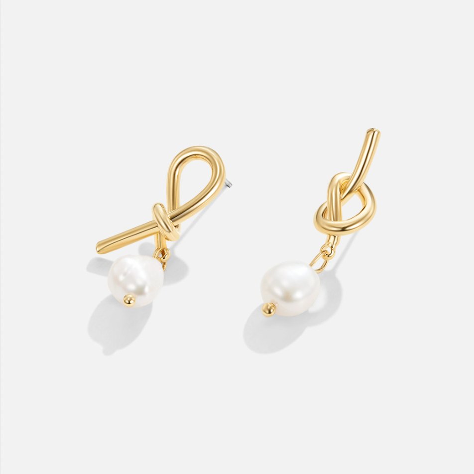 Gold Earrings with Freshwater Pearls