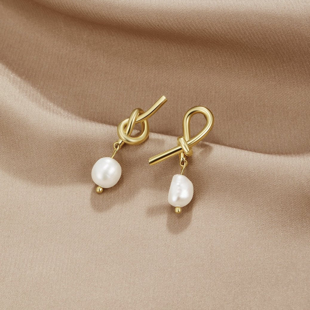 Gold Earrings with Freshwater Pearls