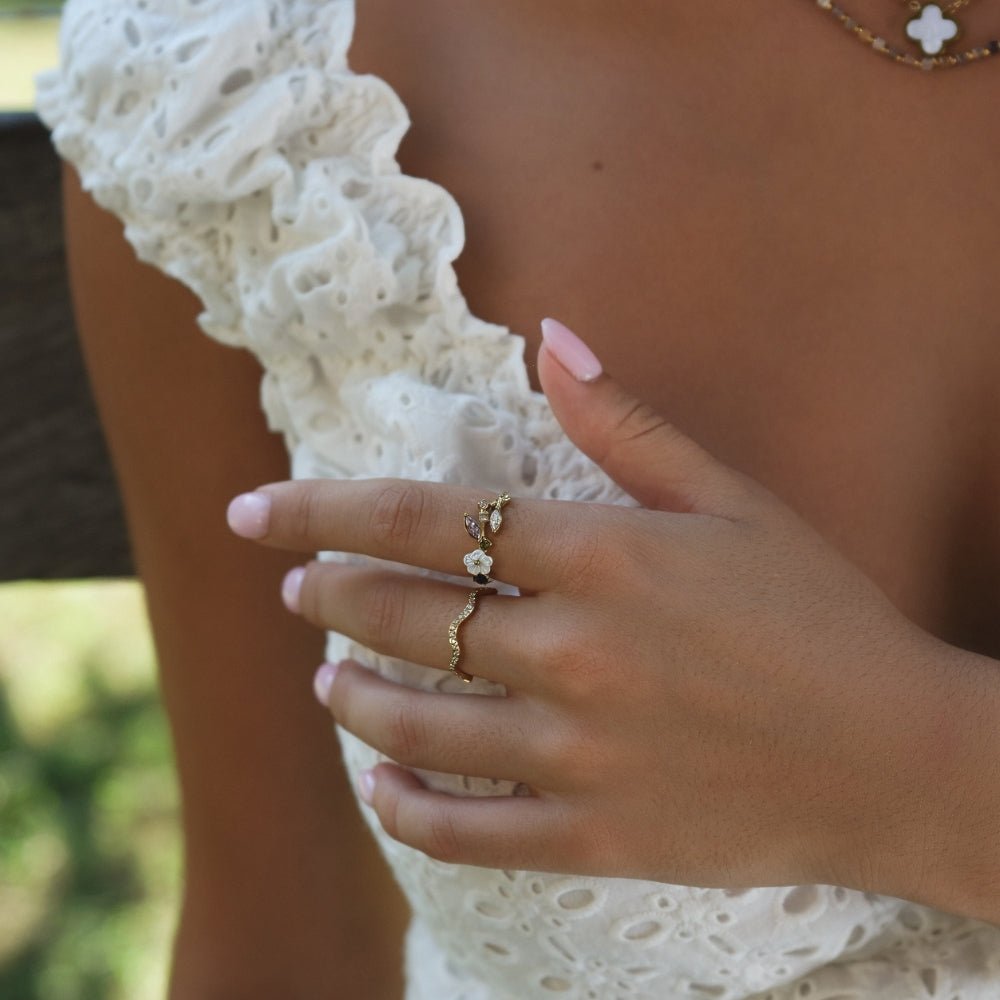 Crystal White Blossom Ring Gold